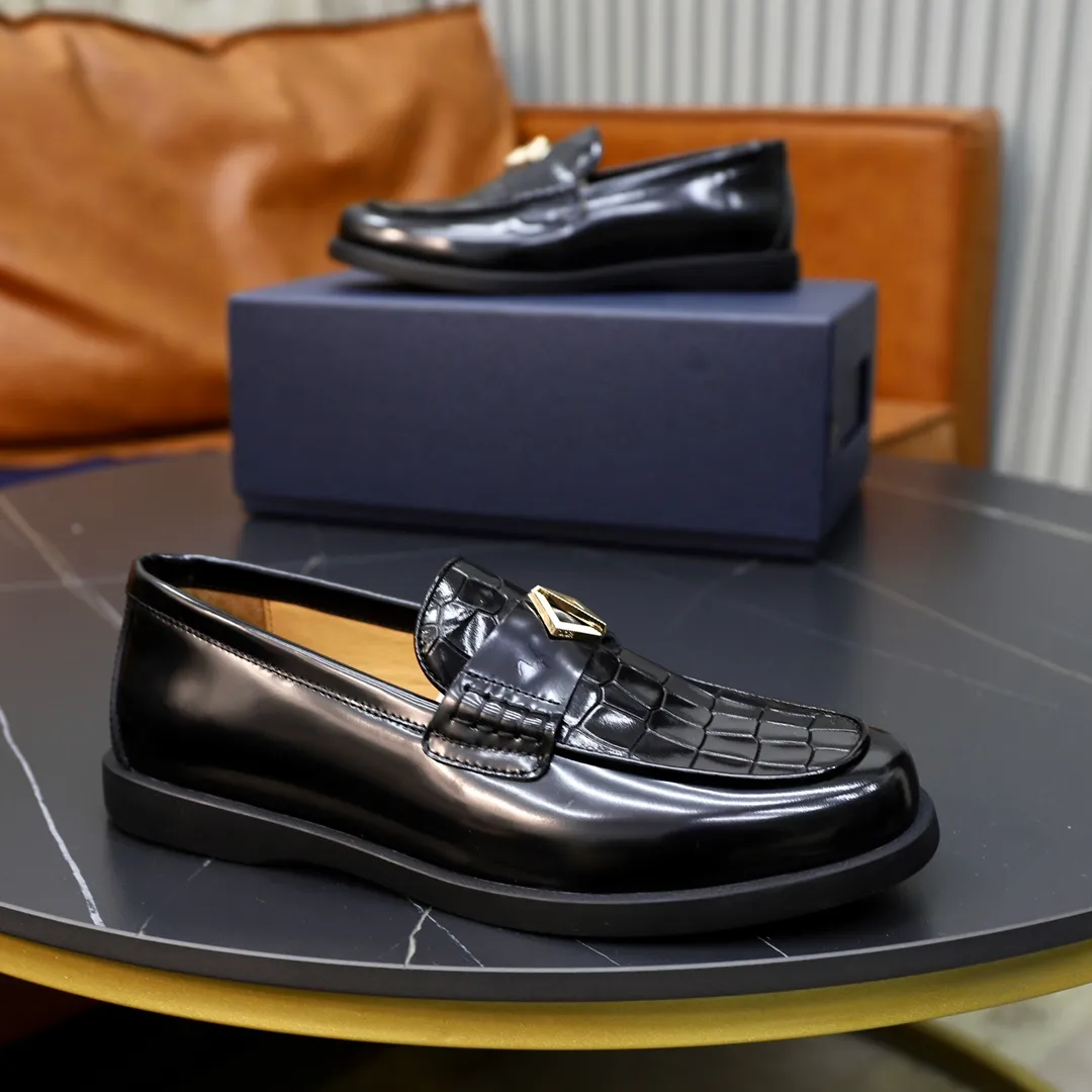Ex-factory price: 540🙅‍♂️🙅‍♂️🙅‍♂️ Brand: Dior DIOR Standard code: Men's code 38/44 (45 can be customized) Grade: Same as the official website Material: Original cowhide stitching, cowhide lining, original TPU wear-resistant soft outsole Style categories: Leisure and sports version, footwear for driving, young fashion, European and American trends, British style Color: actual picture color
